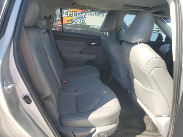 5TDGZRAH0MS537502 - 2021 TOYOTA HIGHLANDER XLE 银色 照片 11