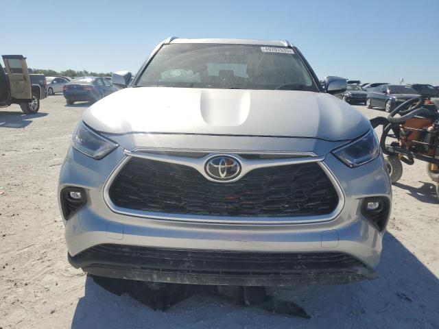 5TDGZRAH0MS537502 - 2021 TOYOTA HIGHLANDER XLE 银色 照片 5