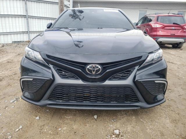 4T1G11BKXPU077117 - 2023 TOYOTA CAMRY SE NIGHT SHADE BLACK photo 5