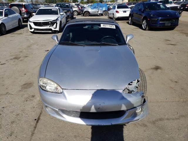 JM1NB353630302840 - 2003 MAZDA MX-5 MIATA BASE SILVER photo 5