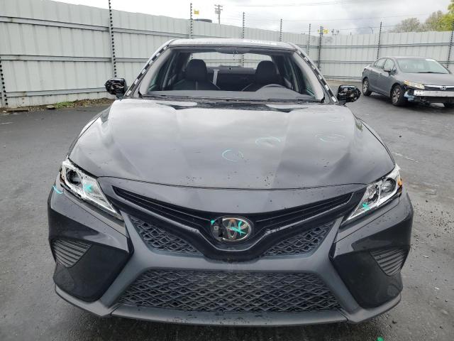 4T1B11HK1JU629225 - 2018 TOYOTA CAMRY L BLACK photo 5