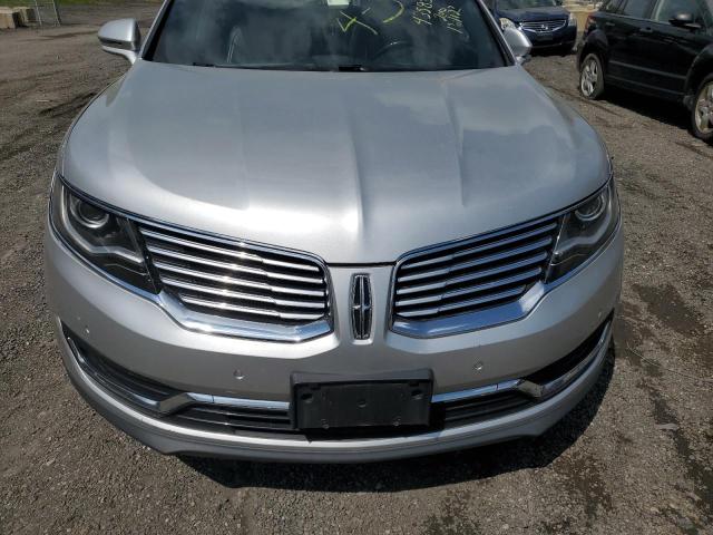 2LMTJ8LRXGBL54524 - 2016 LINCOLN MKX RESERVE SILVER photo 11