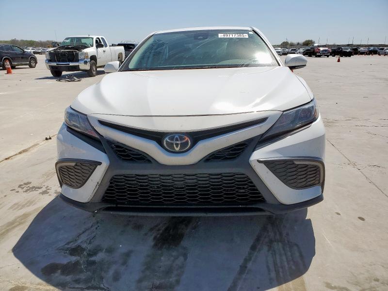 4T1G11AK6PU822219 - 2023 TOYOTA CAMRY SE NIGHT SHADE WHITE photo 5