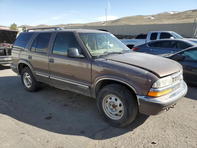 1GNDT13W6W2114605 - 1998 CHEVROLET BLAZER GOLD photo 4