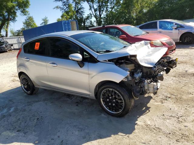 3FADP4EJ4DM183885 - 2013 FORD FIESTA SE SILVER photo 4