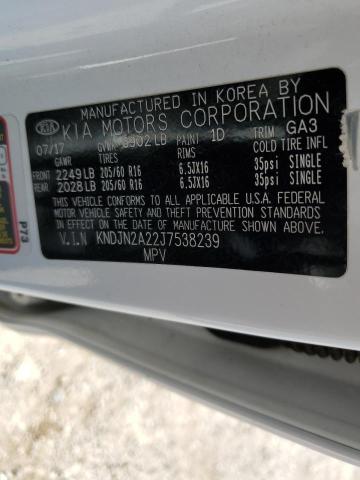 KNDJN2A22J7538239 - 2018 KIA SOUL WHITE photo 12