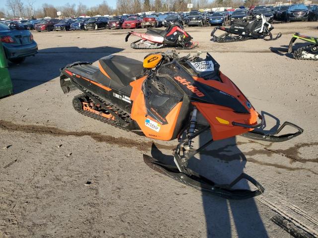 2016 SKI DOO SNOWMOBILE, null