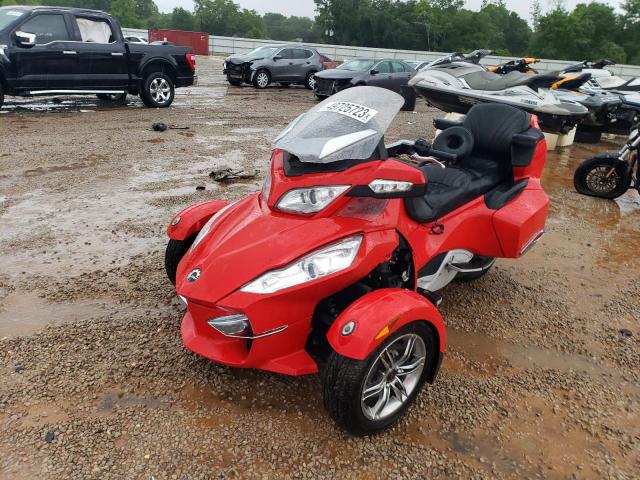 2BXJBHC12BV000227 - 2011 CAN-AM SPYDER ROA RTS RED photo 2