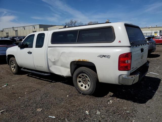 1GCRKPE0XBZ129686 - 2011 CHEVROLET SILVERADO K1500 WHITE photo 2