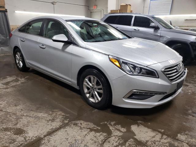 5NPE24AF9FH063295 - 2015 HYUNDAI SONATA SE SILVER photo 4