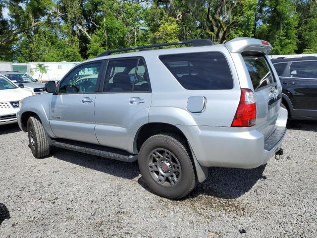 JTEBU14R468068707 - 2006 TOYOTA 4RUNNER SR5 SILVER photo 2