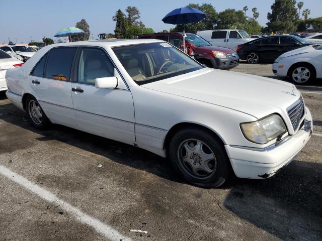 WDBGA33G3XA406637 - 1999 MERCEDES-BENZ S 320 WHITE photo 4