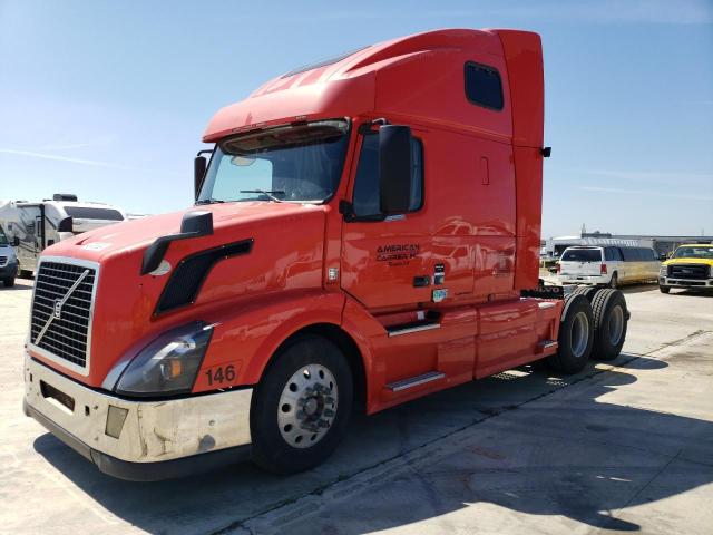 4V4NC9TK09N269327 - 2009 VOLVO VN VNL RED photo 2