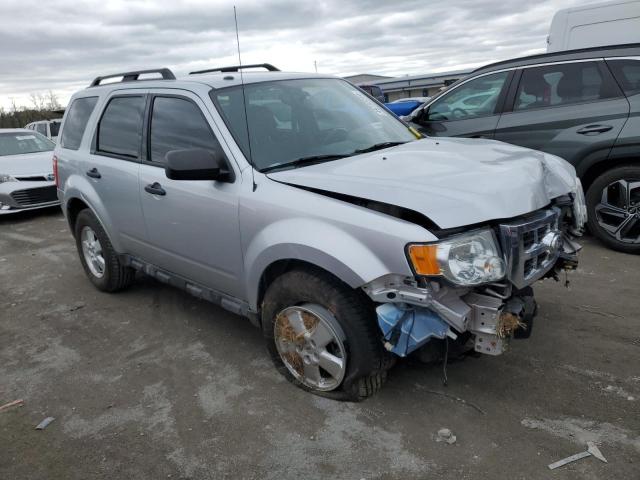 1FMCU0DG5BKB52951 - 2011 FORD ESCAPE XLT SILVER photo 4