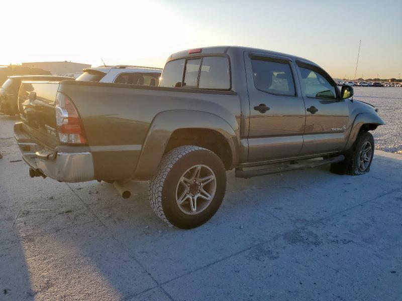 5TFJU4GN1DX039775 - 2013 TOYOTA TACOMA DOUBLE CAB PRERUNNER GRAY photo 3