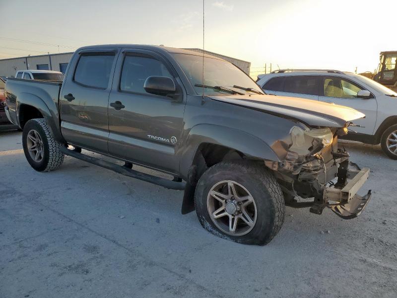 5TFJU4GN1DX039775 - 2013 TOYOTA TACOMA DOUBLE CAB PRERUNNER GRAY photo 4
