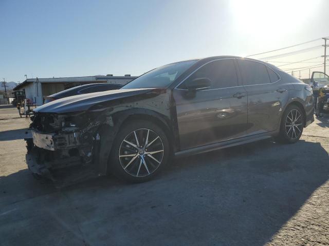 4T1T11AKXPU784718 - 2023 TOYOTA CAMRY SE NIGHT SHADE GRAY photo 1