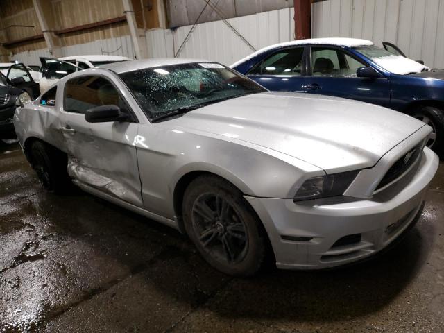 1ZVBP8AM1E5251072 - 2014 FORD MUSTANG SILVER photo 4