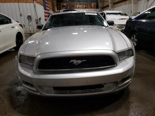 1ZVBP8AM1E5251072 - 2014 FORD MUSTANG SILVER photo 5