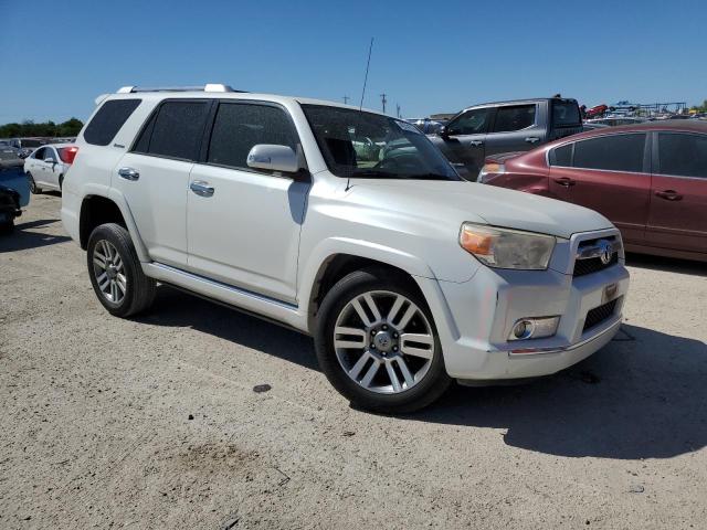 JTEZU5JR9D5051426 - 2013 TOYOTA 4RUNNER SR5 WHITE photo 4