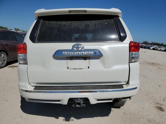 JTEZU5JR9D5051426 - 2013 TOYOTA 4RUNNER SR5 WHITE photo 6