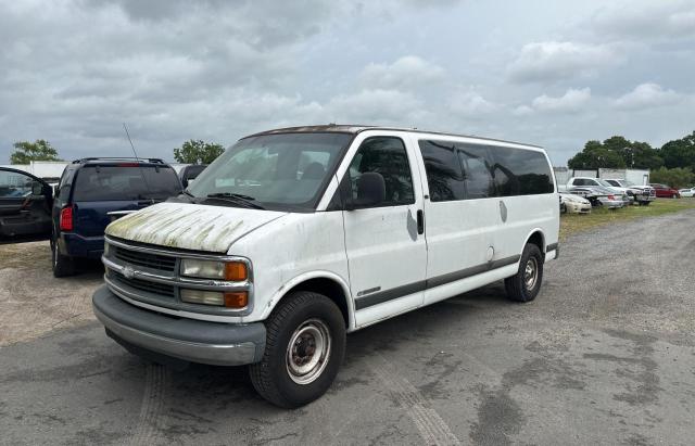 1GAHG39R921243538 - 2002 CHEVROLET EXPRESS G3 WHITE photo 2