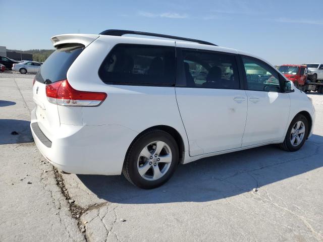 5TDKK3DC4BS149391 - 2011 TOYOTA SIENNA LE WHITE photo 3