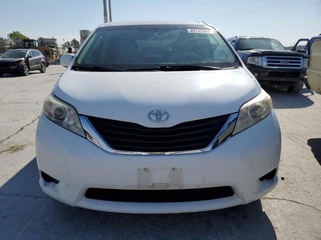 5TDKK3DC4BS149391 - 2011 TOYOTA SIENNA LE WHITE photo 5