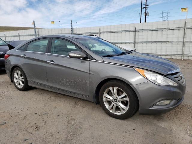 5NPEC4AC6DH694845 - 2013 HYUNDAI SONATA SE GRAY photo 4