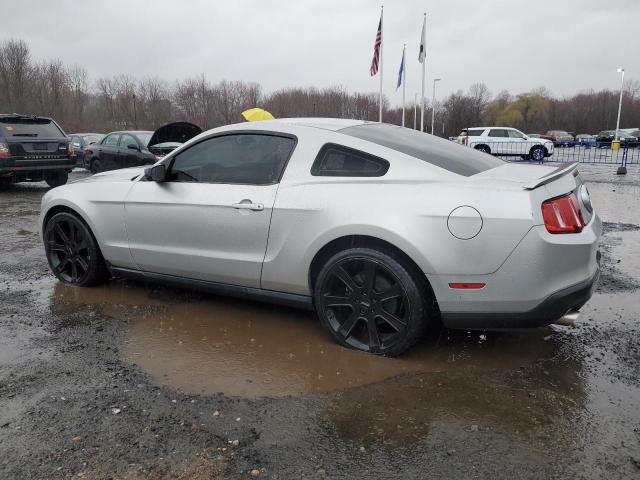 1ZVBP8AM3C5276794 - 2012 FORD MUSTANG SILVER photo 2