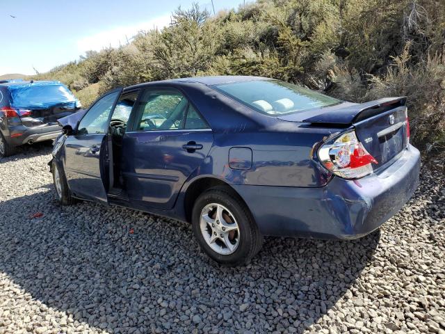 4T1BE32K25U097515 - 2005 TOYOTA CAMRY LE BLUE photo 2