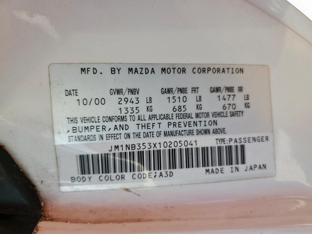 JM1NB353X10205041 - 2001 MAZDA MX-5 MIATA BASE WHITE photo 12