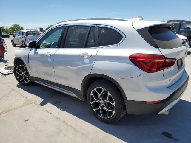 WBXJG9C03M5T27519 - 2021 BMW X1 XDRIVE28I WHITE photo 2