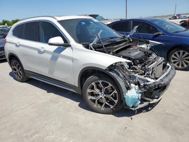 WBXJG9C03M5T27519 - 2021 BMW X1 XDRIVE28I WHITE photo 4