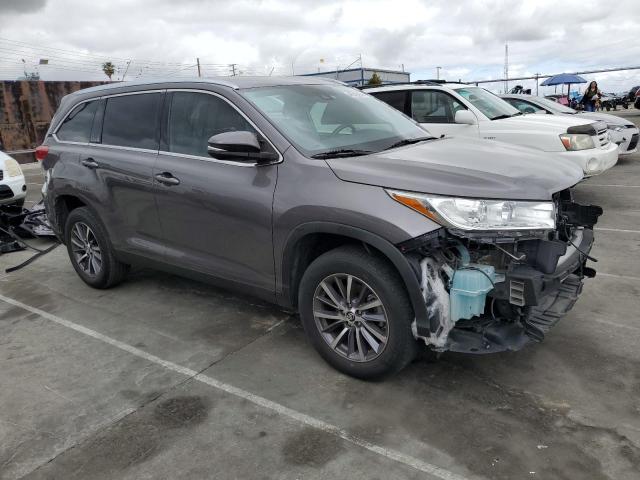 5TDKZRFH5KS565344 - 2019 TOYOTA HIGHLANDER SE GRAY photo 4