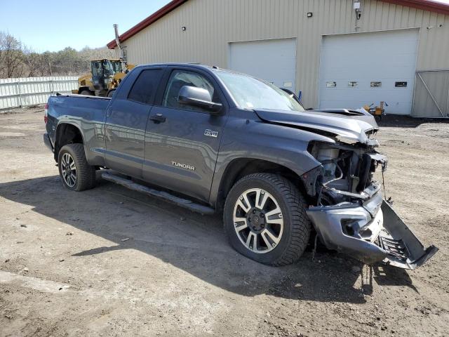5TFUY5F1XJX736797 - 2018 TOYOTA TUNDRA DOUBLE CAB SR/SR5 GRAY photo 4