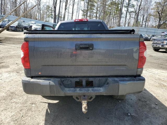 5TFUY5F1XJX736797 - 2018 TOYOTA TUNDRA DOUBLE CAB SR/SR5 GRAY photo 6