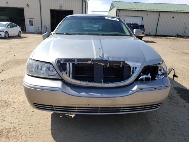 1LNHM81W76Y629950 - 2006 LINCOLN TOWN CAR SIGNATURE SILVER photo 5