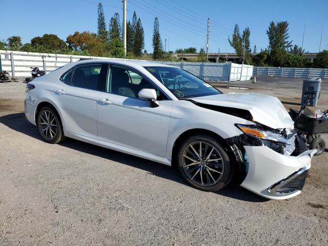 4T1F31AK2PU617972 - 2023 TOYOTA CAMRY XLE WHITE photo 4