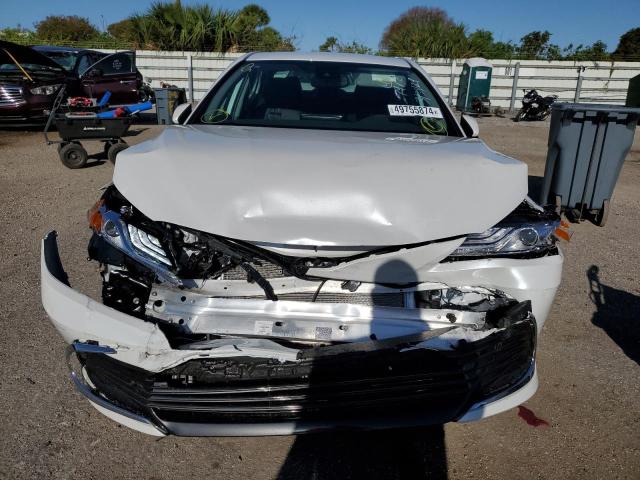 4T1F31AK2PU617972 - 2023 TOYOTA CAMRY XLE WHITE photo 5