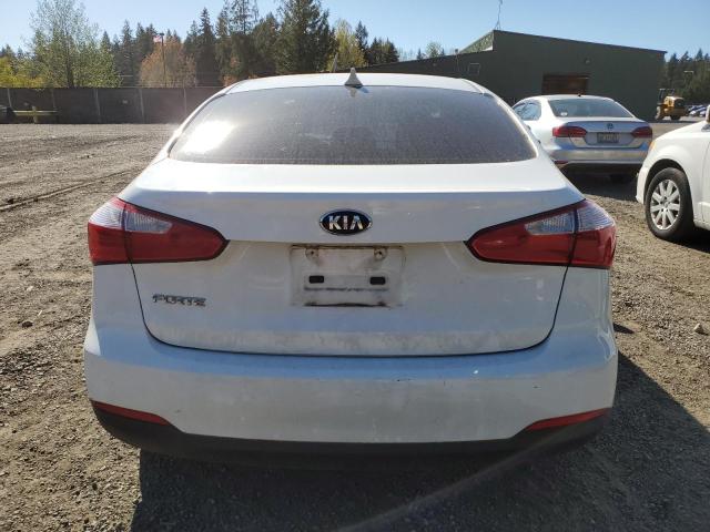 KNAFK4A6XG5496269 - 2016 KIA FORTE LX WHITE photo 6