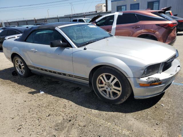 1ZVFT84N355191846 - 2005 FORD MUSTANG GRAY photo 4