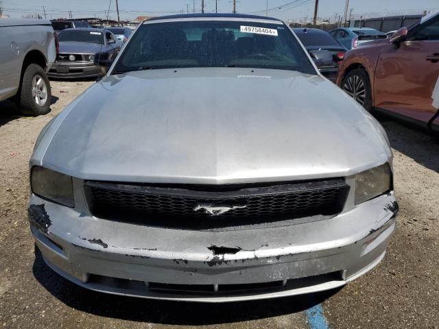 1ZVFT84N355191846 - 2005 FORD MUSTANG GRAY photo 5