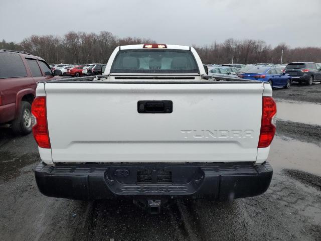 5TFCY5F14JX023082 - 2018 TOYOTA TUNDRA DOUBLE CAB SR/SR5 WHITE photo 6