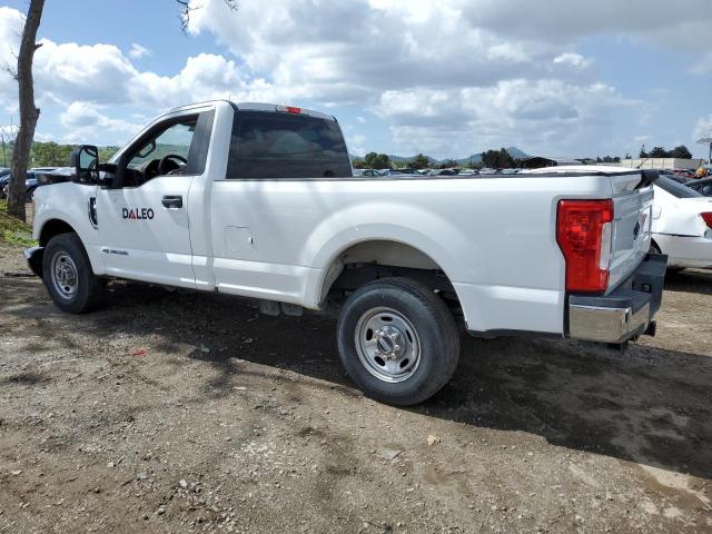 1FTBF2AT7HED68198 - 2017 FORD F250 SUPER DUTY WHITE photo 2