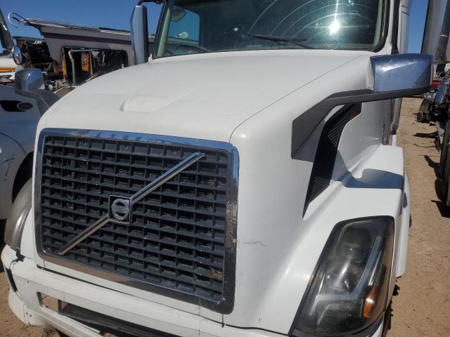 4V4NC9EH6FN915080 - 2015 VOLVO VN VNL WHITE photo 7