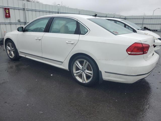 1VWBT7A36FC077946 - 2015 VOLKSWAGEN PASSAT SE WHITE photo 2