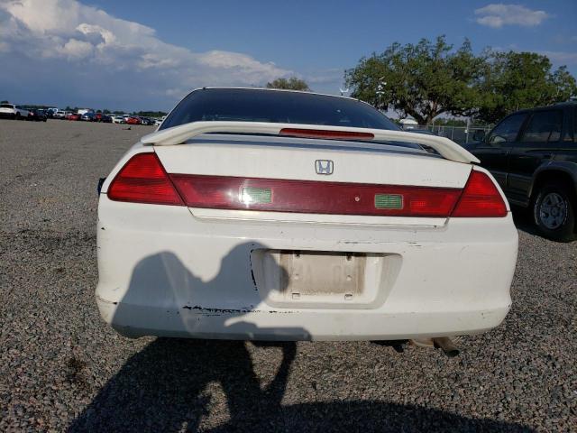 1HGCG3245YA030841 - 2000 HONDA ACCORD LX WHITE photo 6