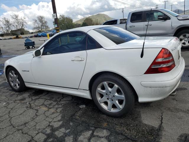 WDBKK49F01F234248 - 2001 MERCEDES-BENZ SLK 230 KOMPRESSOR WHITE photo 2