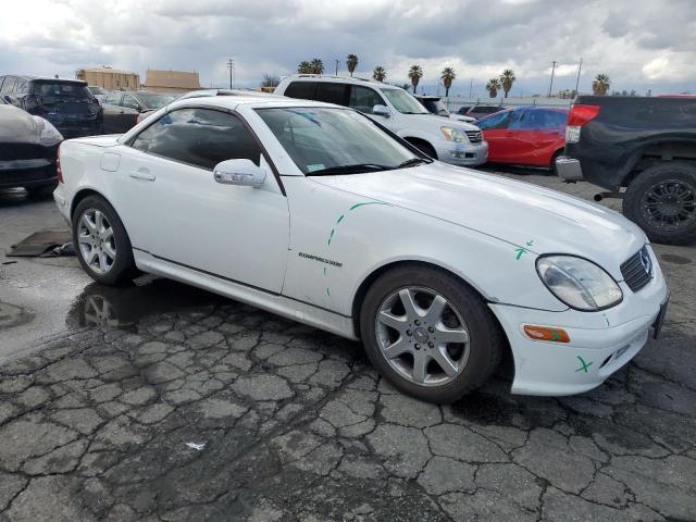 WDBKK49F01F234248 - 2001 MERCEDES-BENZ SLK 230 KOMPRESSOR WHITE photo 4